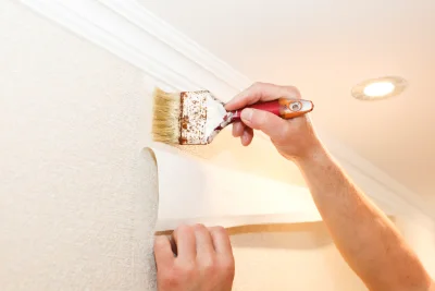 Pose de papier peint à Larnat — revêtements muraux et toiles de verre